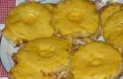 Курица с ананасами и сыром, запеченная в духовке (фото) Курица с ананасами в духовке диетическая